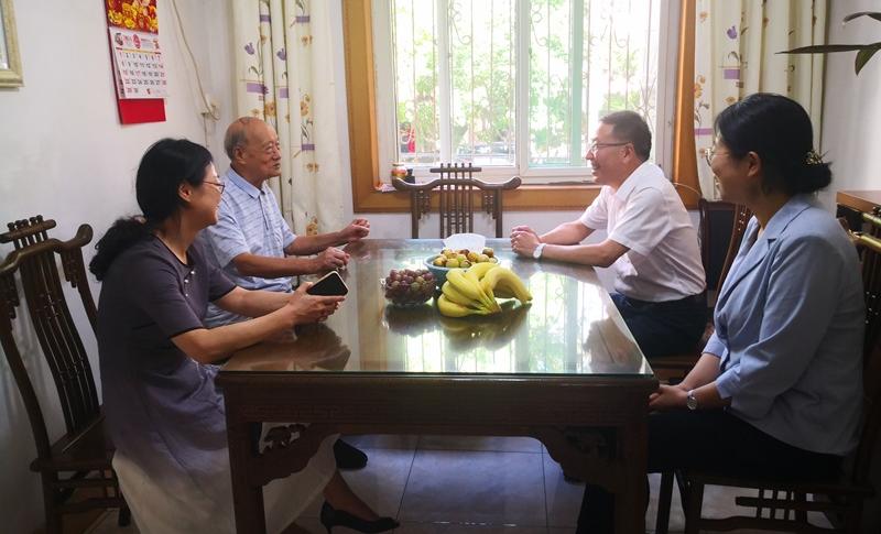 省交通運(yùn)輸廳國慶前夕走訪慰問老干部、老黨員